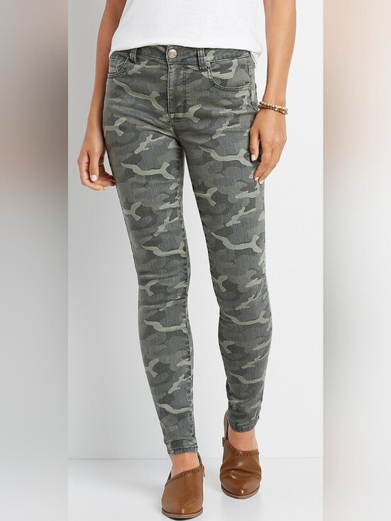 Maurices Denim - Maurices Olive Green Camo Skinny Jeans Size (L)